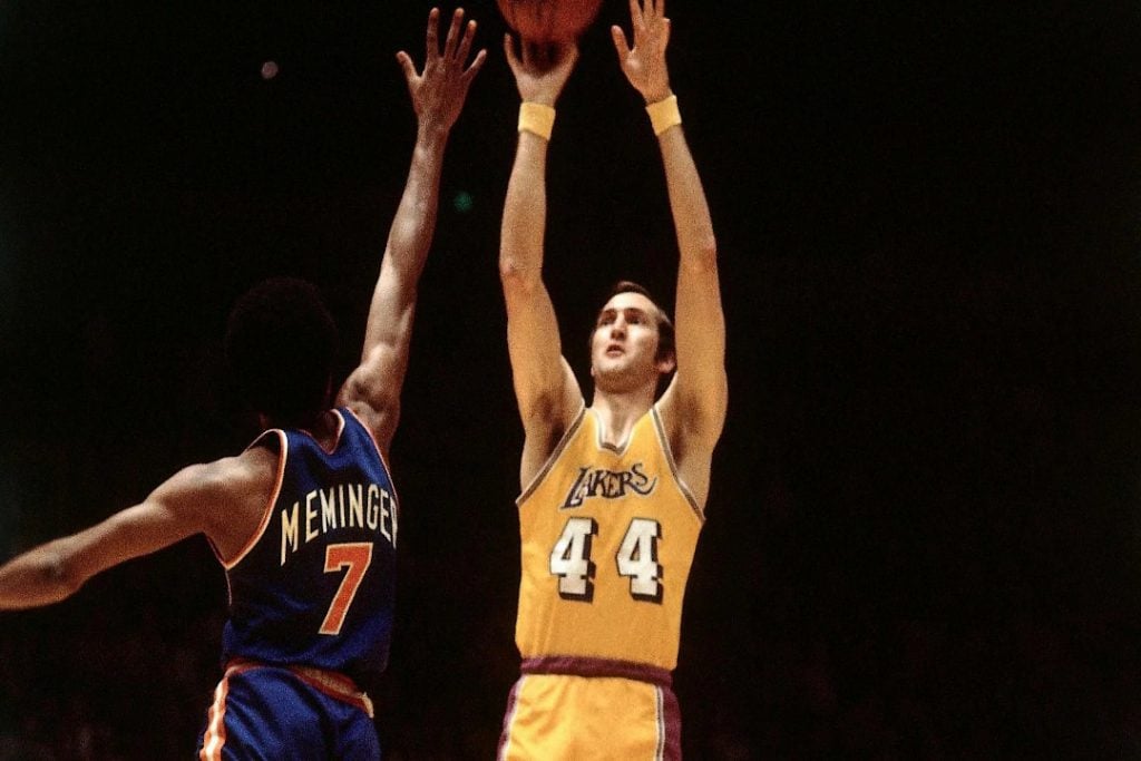 Jerry West arremessando pelos Lakers